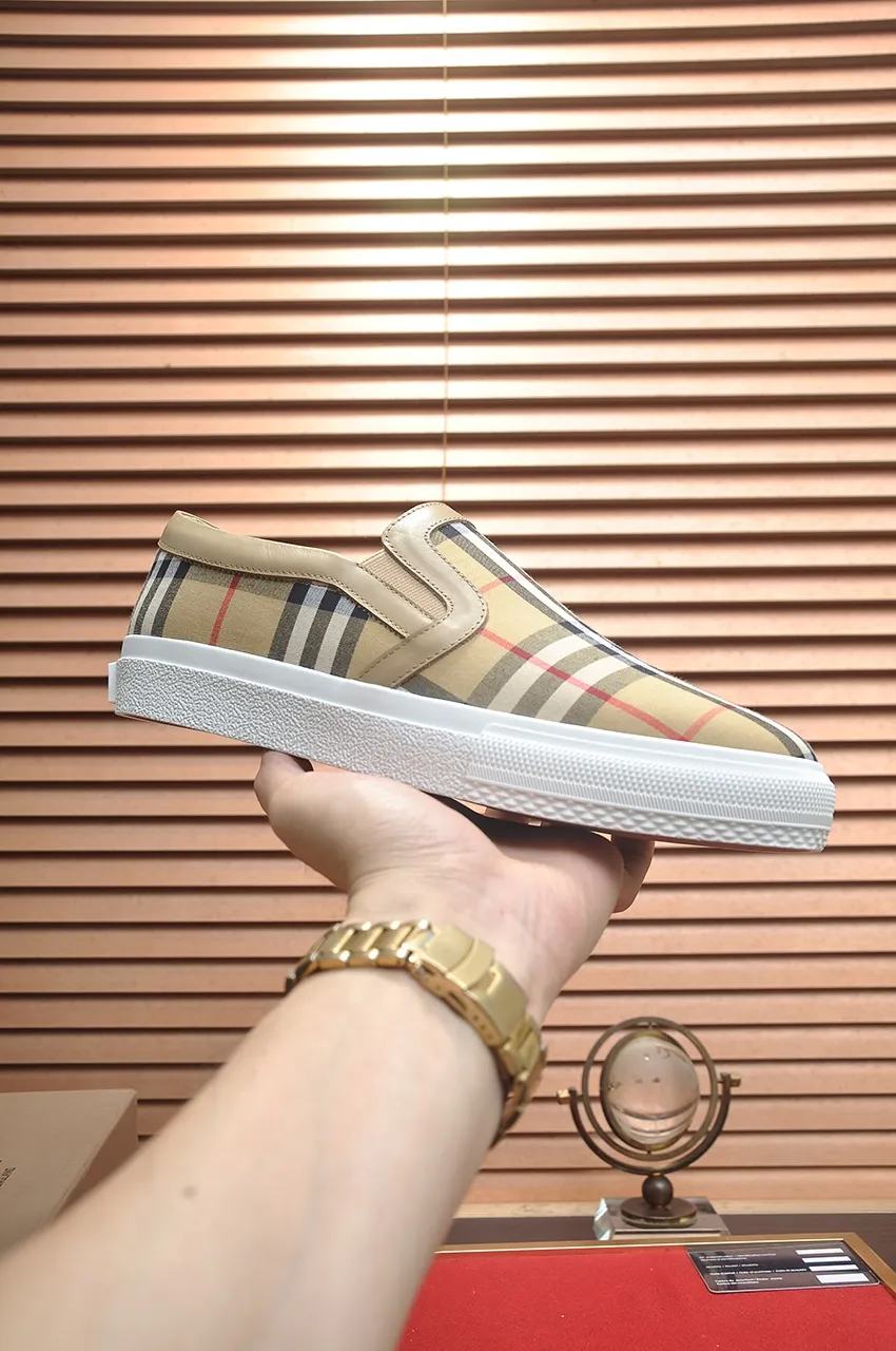 Men's shoes💰480💶[Burberry] (cowhide lining) classic low-top sneakers｜Imported cowhide with classic plaid fabric｜Cow leather lining｜Original outsole｜Fine workmanship and comfortable to wear Size: 38-44 (customized at 45)